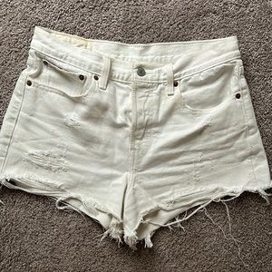 Levi Wedgie White Jean shorts